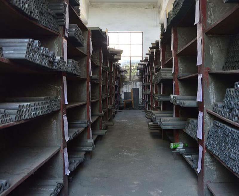 Склад нагрівального стрижня з карбіду кремнію типу W Type W Silicon Carbide Heating Rod warehouse