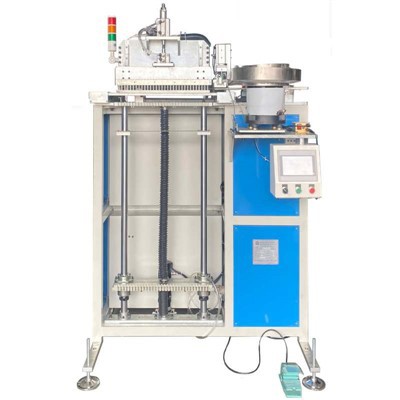 Автоматична машина для складання штекерів